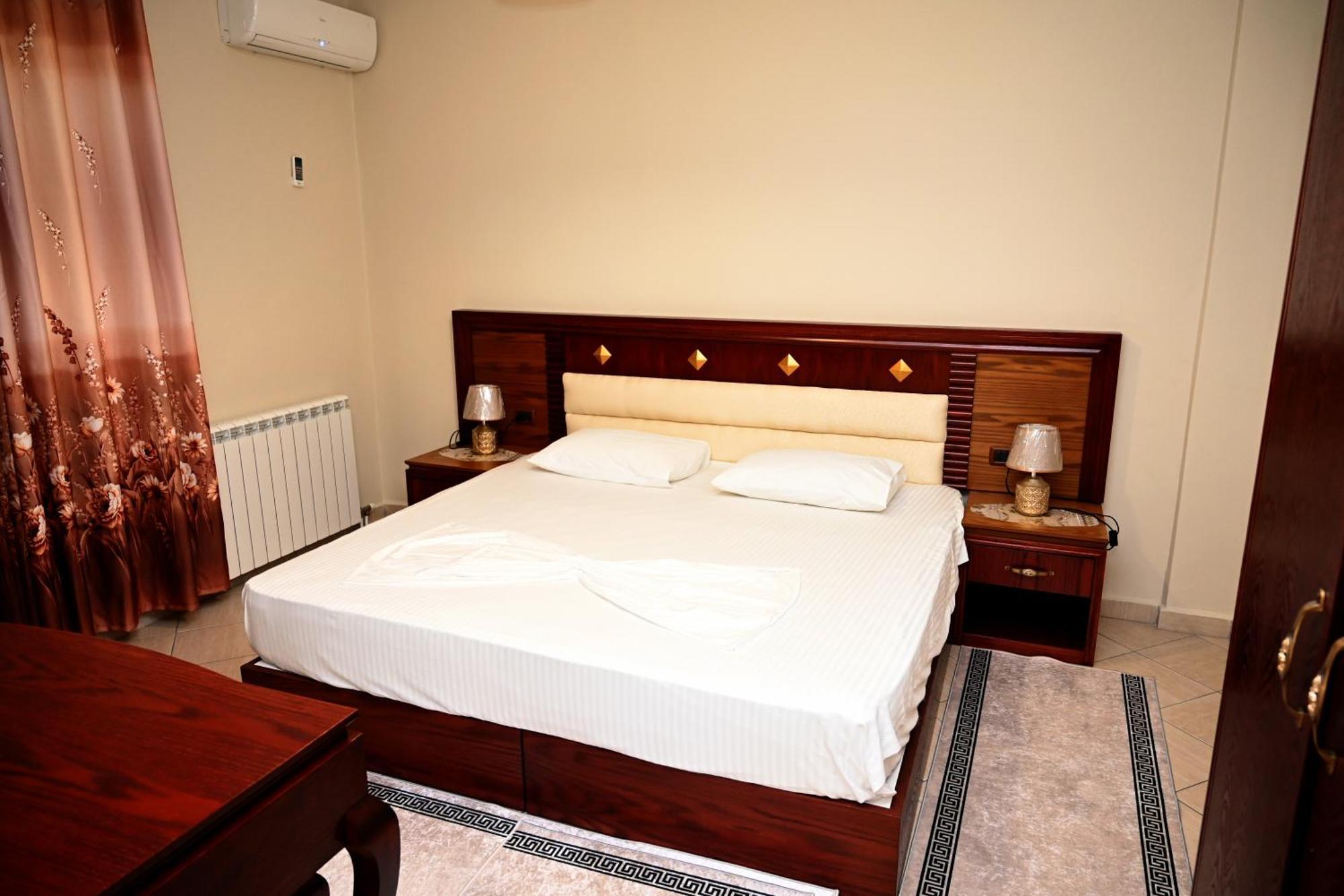 Artan Hotel *